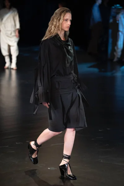 Look 27